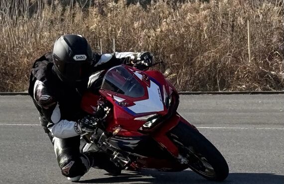 埼玉のライディングスクールではサーキット走行のサポートもいたします